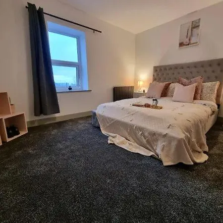 Stunning 2 Bed Near Pub, Cafe, Lakes And Countryside Walks. Parking Apartament